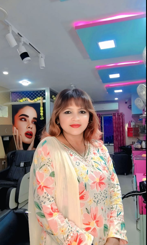 Vinita - Senior Cosmetologist